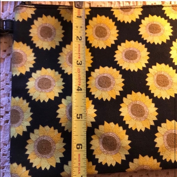 NWOT 🌻Adorable 🌻Sunflower🌻 Wristlet - Picture 3 of 6